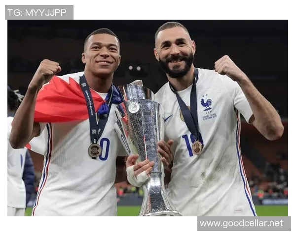 现役潜力中锋足球明星崛起之路与未来发展潜力分析 现役潜力中锋足球明星崛起之路与未来发展潜力分析